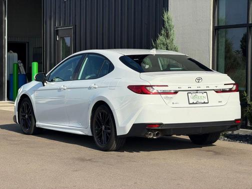 Ice 2025 Toyota Camry SE