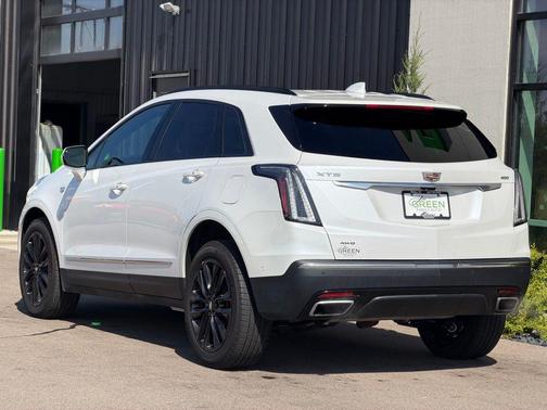 Crystal White Tricoat 2023 Cadillac XT5 Sport