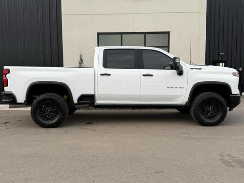 2025 Chevrolet Silverado 2500 4WD Crew Cab Standard Bed ZR2