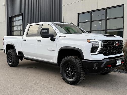 2025 Chevrolet Silverado 2500 4WD Crew Cab Standard Bed ZR2