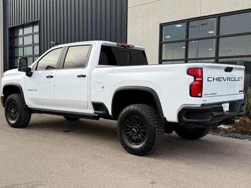 2025 Chevrolet Silverado 2500 4WD Crew Cab Standard Bed ZR2