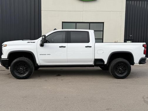 2025 Chevrolet Silverado 2500 4WD Crew Cab Standard Bed ZR2