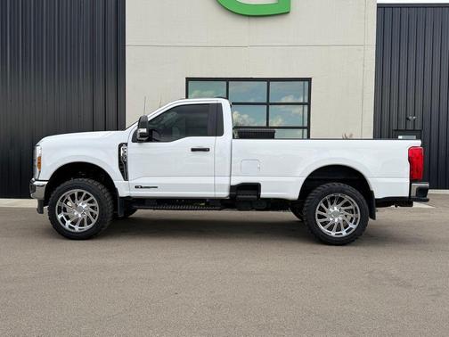 Oxford White 2024 Ford F-350 XL