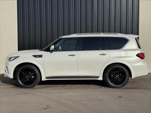 2023 INFINITI QX80 Luxe