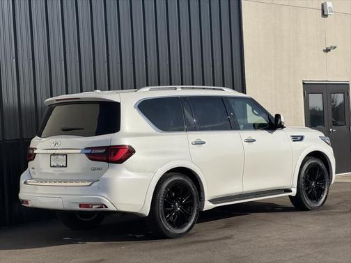 2023 INFINITI QX80 Luxe