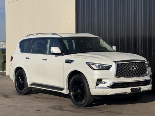 2023 INFINITI QX80 Luxe