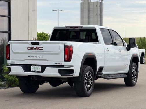 Summit White 2021 GMC Sierra 2500 AT4