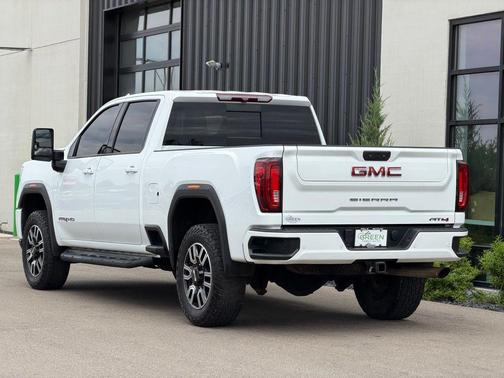 Summit White 2021 GMC Sierra 2500 AT4