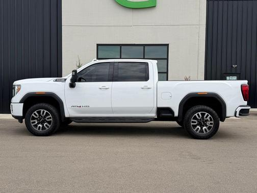 Summit White 2021 GMC Sierra 2500 AT4