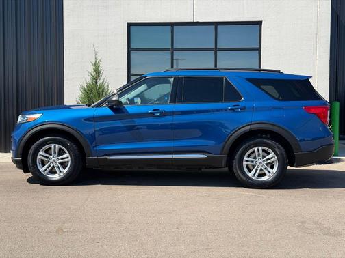 Blue Metallic 2023 Ford Explorer XLT