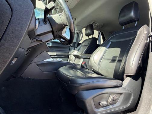 Blue Metallic 2023 Ford Explorer XLT