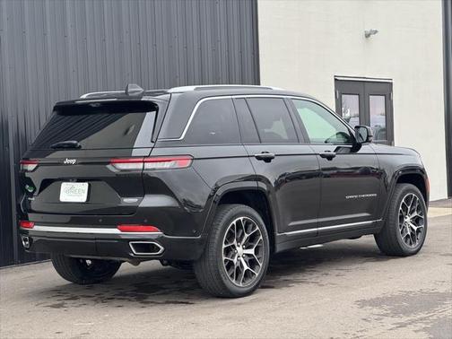 2022 Jeep Grand Cherokee Summit