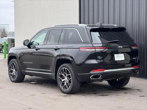 2022 Jeep Grand Cherokee Summit