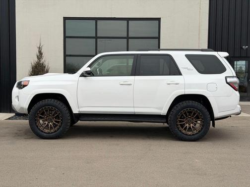 2024 Toyota 4Runner TRD Off Road