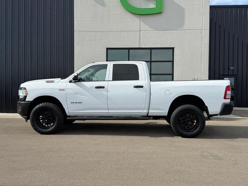 Bright White Clearcoat 2022 RAM 2500 Tradesman Crew Cab 4x4 6'4' Box