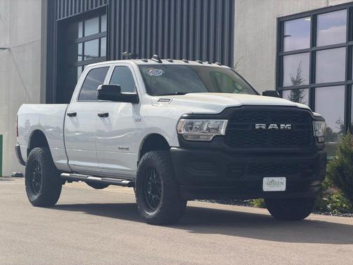 Bright White Clearcoat 2022 RAM 2500 Tradesman Crew Cab 4x4 6'4' Box
