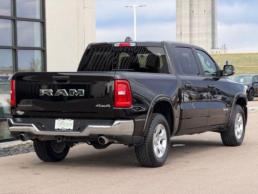 Diamond Black Crystal Pearlcoat 2025 RAM 1500 Big Horn/Lone Star