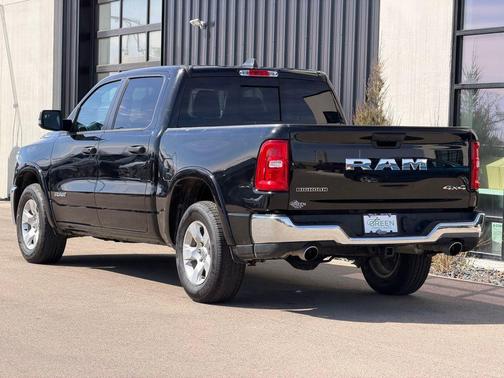 Diamond Black Crystal Pearlcoat 2025 RAM 1500 Big Horn/Lone Star