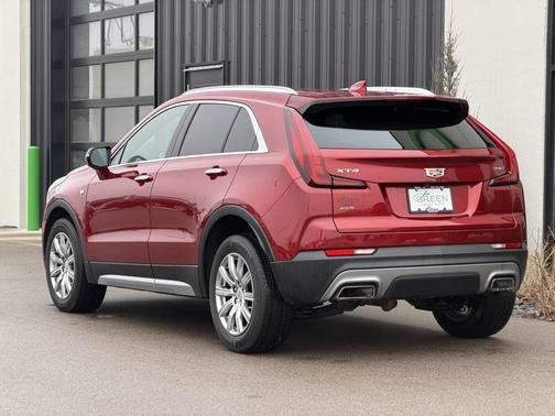 2022 Cadillac XT4 Premium Luxury