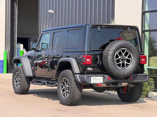Black Clearcoat 2025 Jeep Wrangler Rubicon