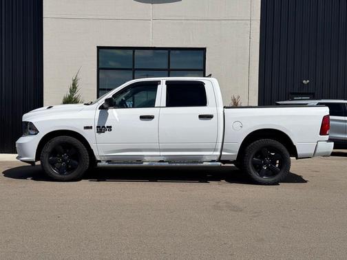 Bright White Clearcoat 2019 RAM 1500 Express
