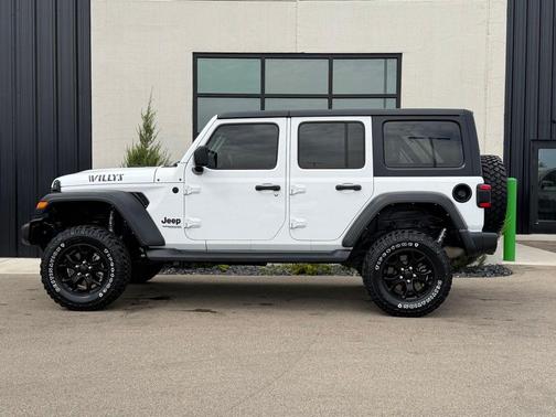Bright White Clearcoat 2021 Jeep Wrangler Willys