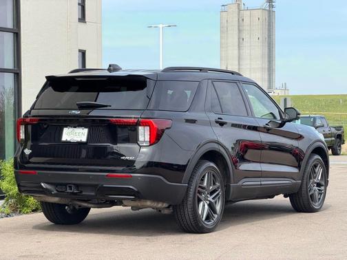 Black Metallic 2025 Ford Explorer ST-Line