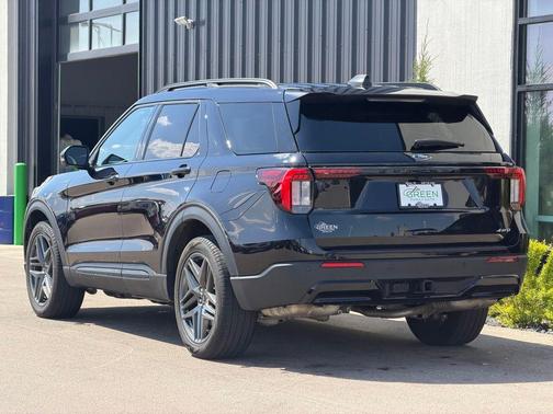 Black Metallic 2025 Ford Explorer ST-Line