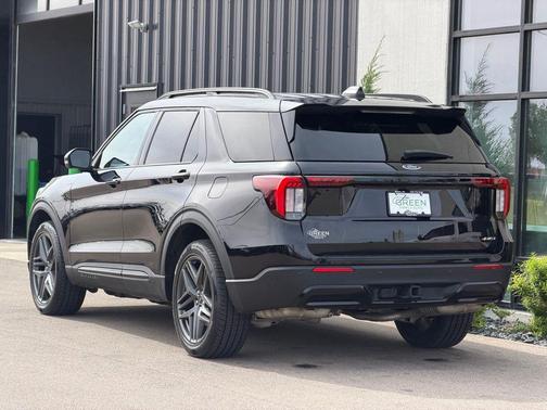 Black Metallic 2025 Ford Explorer ST-Line