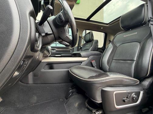 Delmonico Red Pearlcoat 2019 RAM 1500 Laramie
