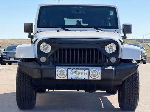 Bright White Clearcoat 2015 Jeep Wrangler Unlimited Sahara