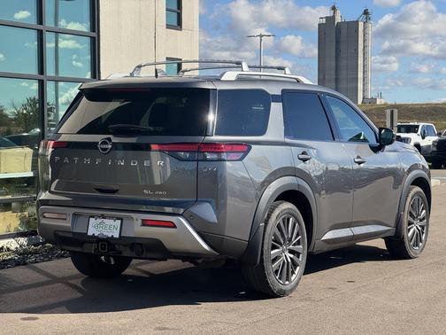 2022 Nissan Pathfinder SL 4WD