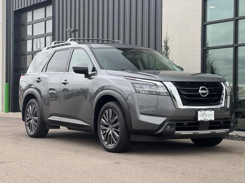 2022 Nissan Pathfinder SL 4WD