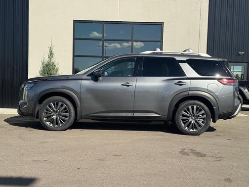 2022 Nissan Pathfinder SL 4WD