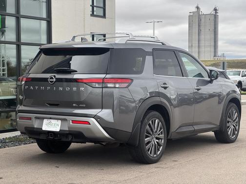 2022 Nissan Pathfinder SL 4WD