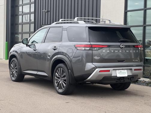 2022 Nissan Pathfinder SL 4WD