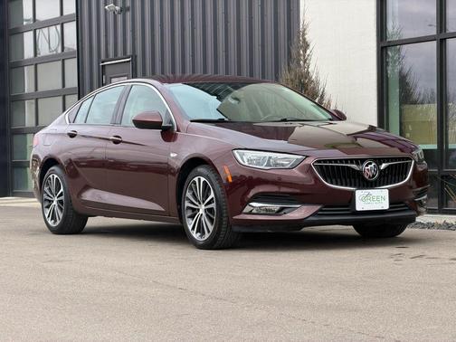 2018 Buick Regal Sportback Essence