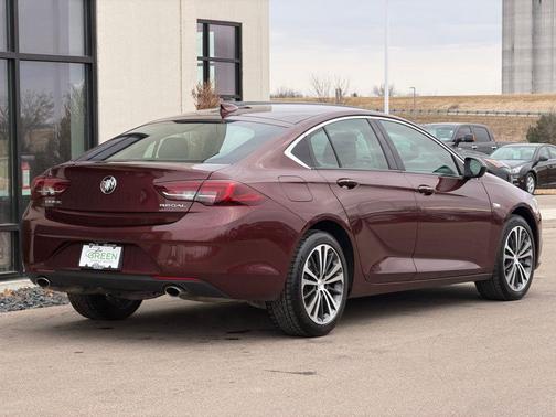2018 Buick Regal Sportback Essence