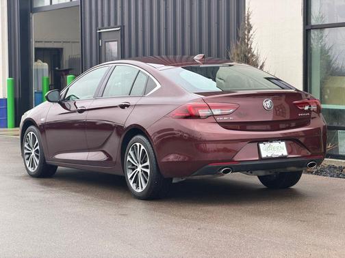 2018 Buick Regal Sportback Essence
