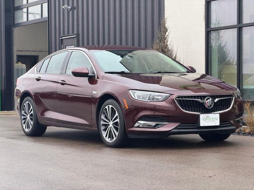 2018 Buick Regal Sportback Essence