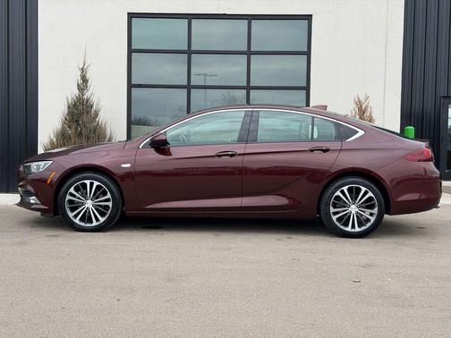 2018 Buick Regal Sportback Essence
