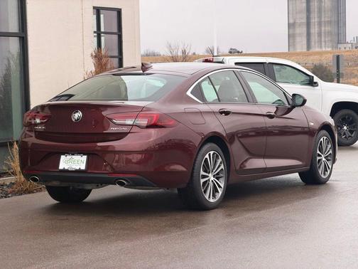 2018 Buick Regal Sportback Essence