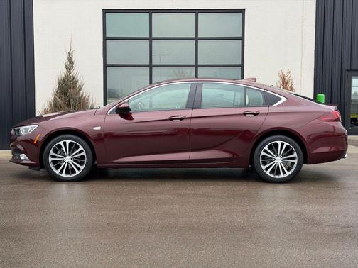 2018 Buick Regal Sportback Essence