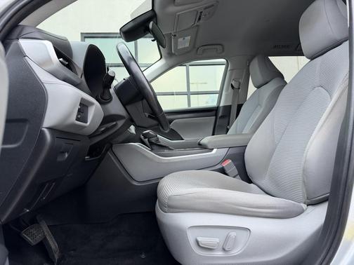 2020 Toyota Highlander LE