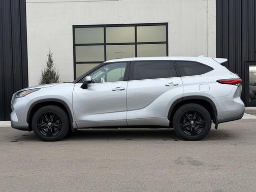 2020 Toyota Highlander LE