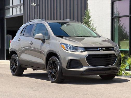 Stone Gray Metallic 2022 Chevrolet Trax LT