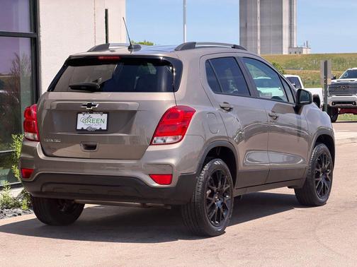 Stone Gray Metallic 2022 Chevrolet Trax LT