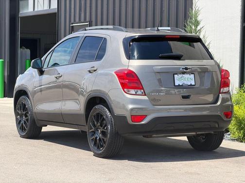 Stone Gray Metallic 2022 Chevrolet Trax LT