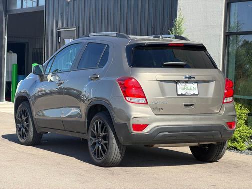 Stone Gray Metallic 2022 Chevrolet Trax LT