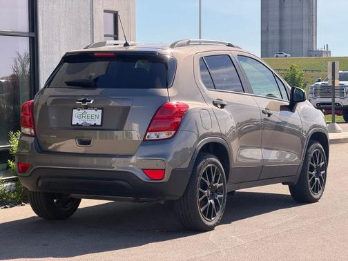 Stone Gray Metallic 2022 Chevrolet Trax LT
